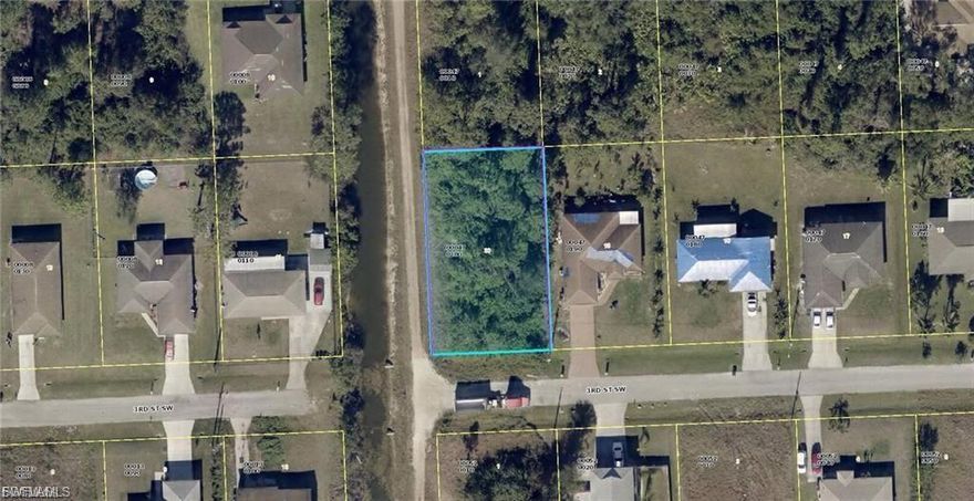 CORNER LOT ON CANAL! Build your single family home on this great corner lot right on the canal in an excellent location in Lehigh Acres. No through coming traffic since it's the last lot on a dead-end road that has the canal right behind it. Just minutes from the intersection of Gunnery Rd/Daniels Pkwy and SR82 that lead to Fort Myers, Immokalee, and further into Lehigh Acres. Close to schools, shopping, RSW airport, and restaurants.