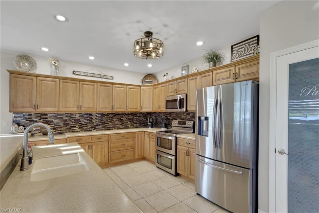 ROYAL TEE COUNTRY CLUB ESTATES - Residential