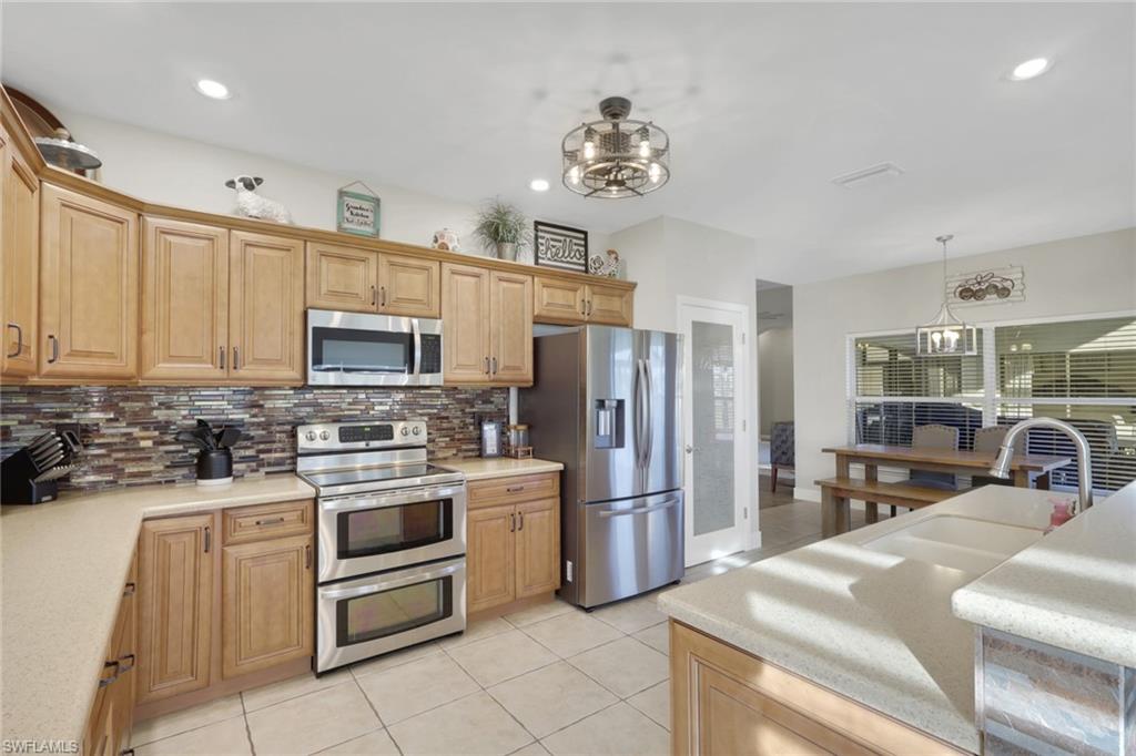 ROYAL TEE COUNTRY CLUB ESTATES - Residential