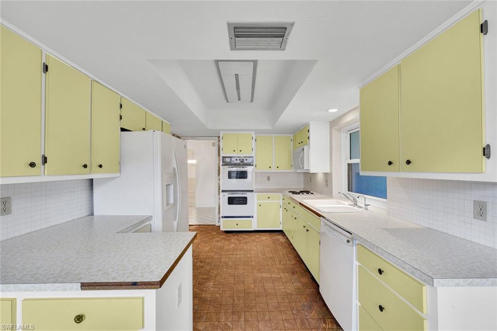 MARCO BEACH - Residential