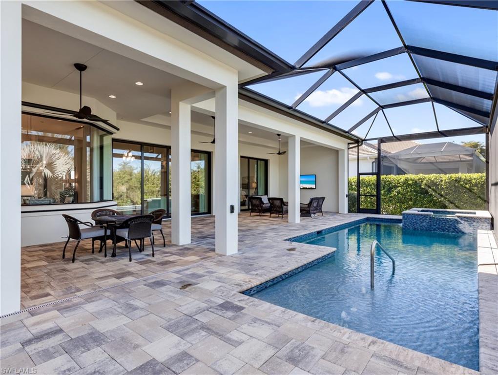 ST. CHARLES HARBOUR - Residential