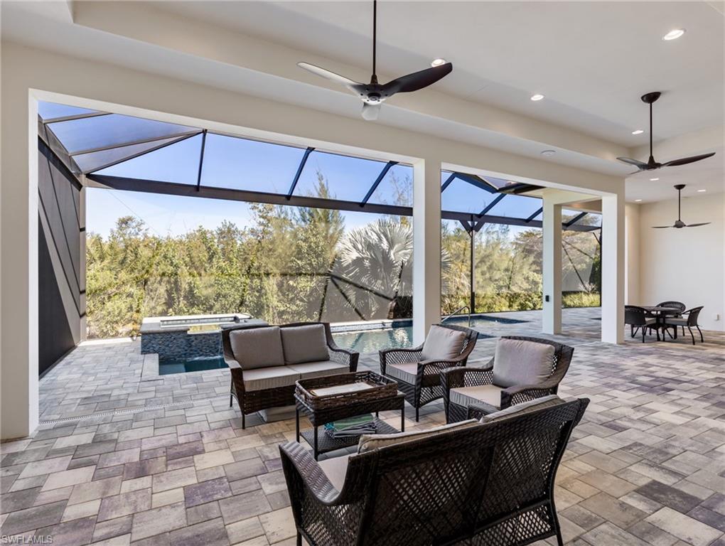 ST. CHARLES HARBOUR - Residential