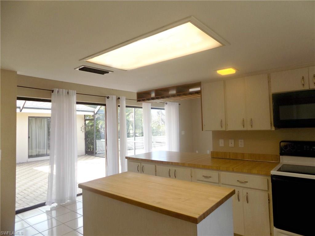 MARCO BEACH - Residential