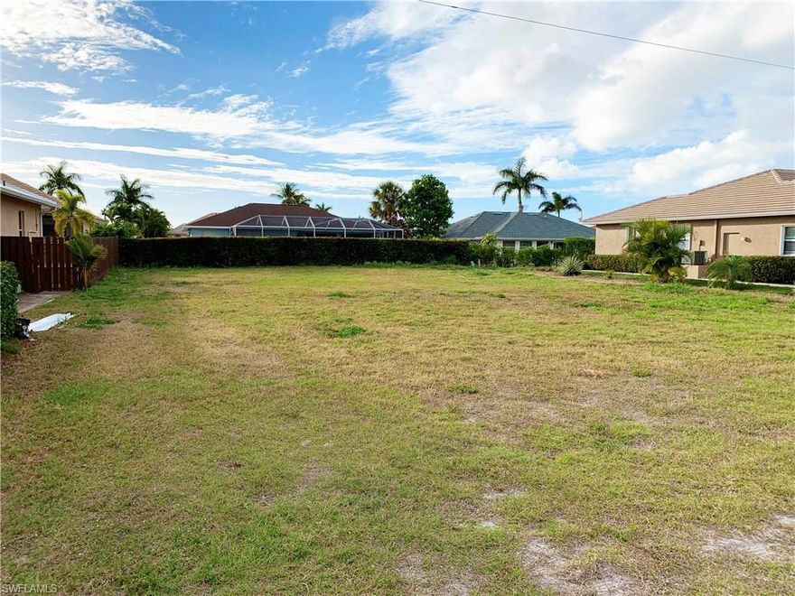 Great lot priced to sell!! Close to Mackle Park and the YMCA.