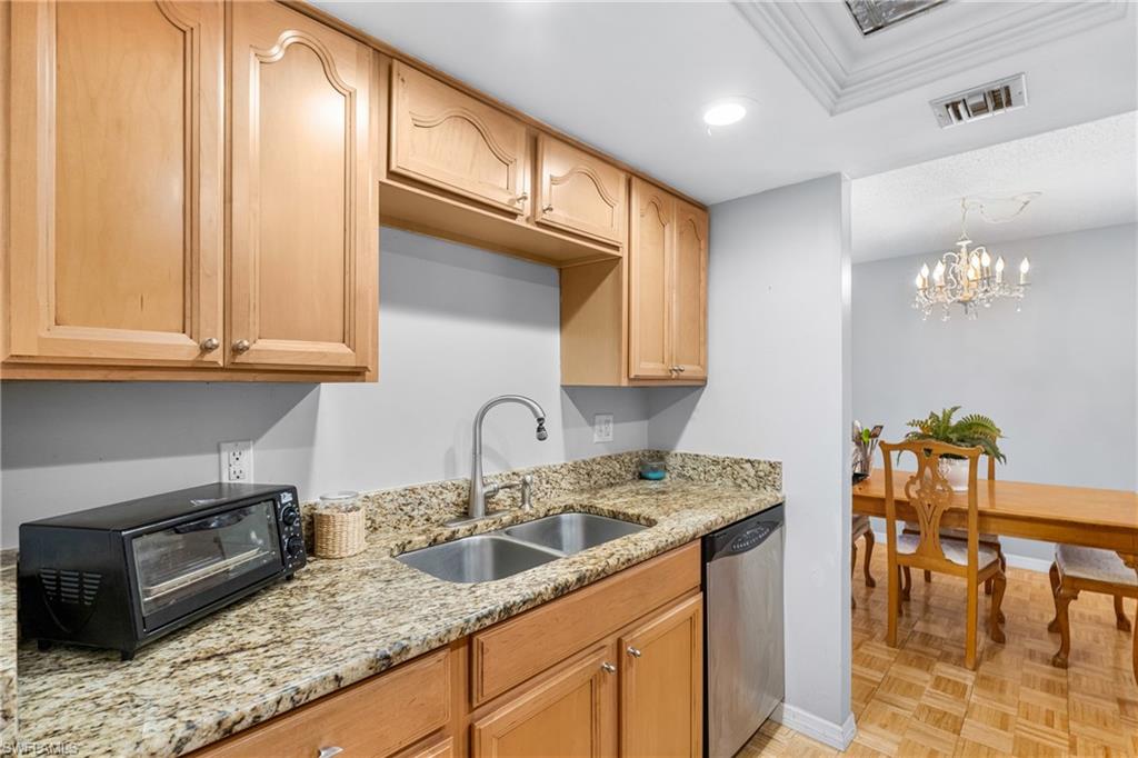 TOWERS CONDO - Residential