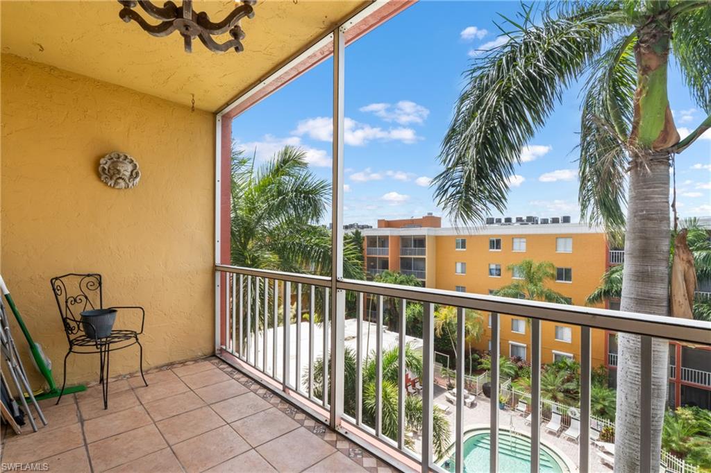 TOWERS CONDO - Residential