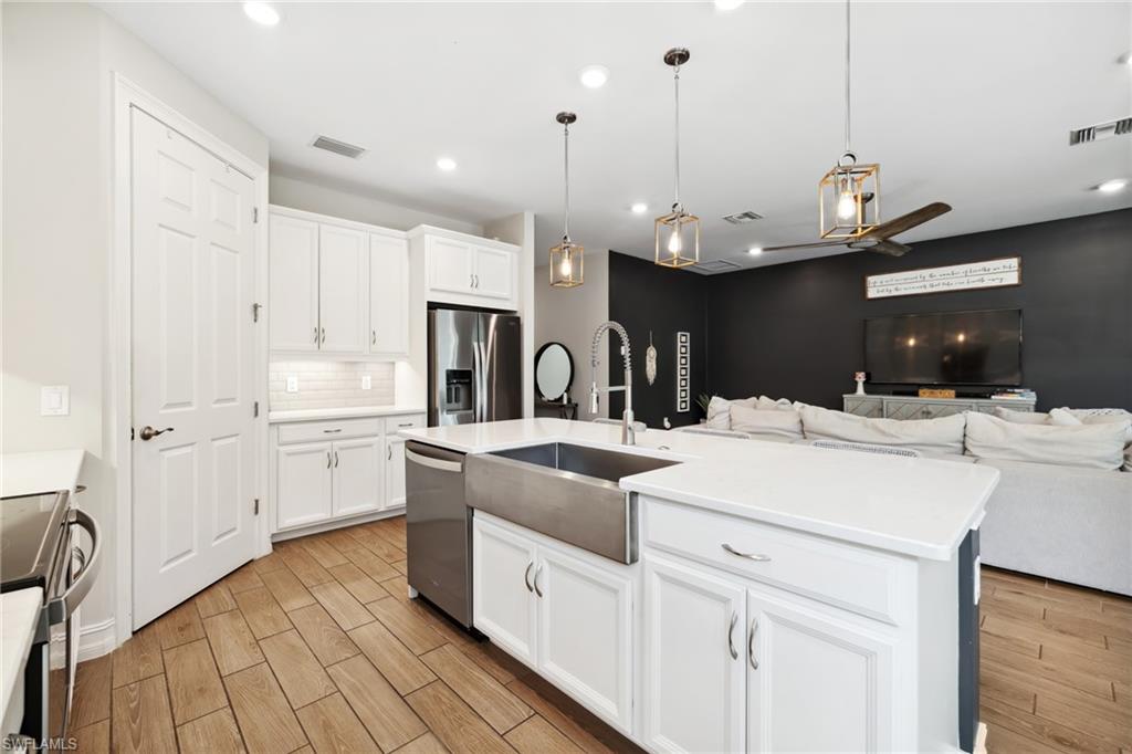 VENETIAN POINTE - Residential