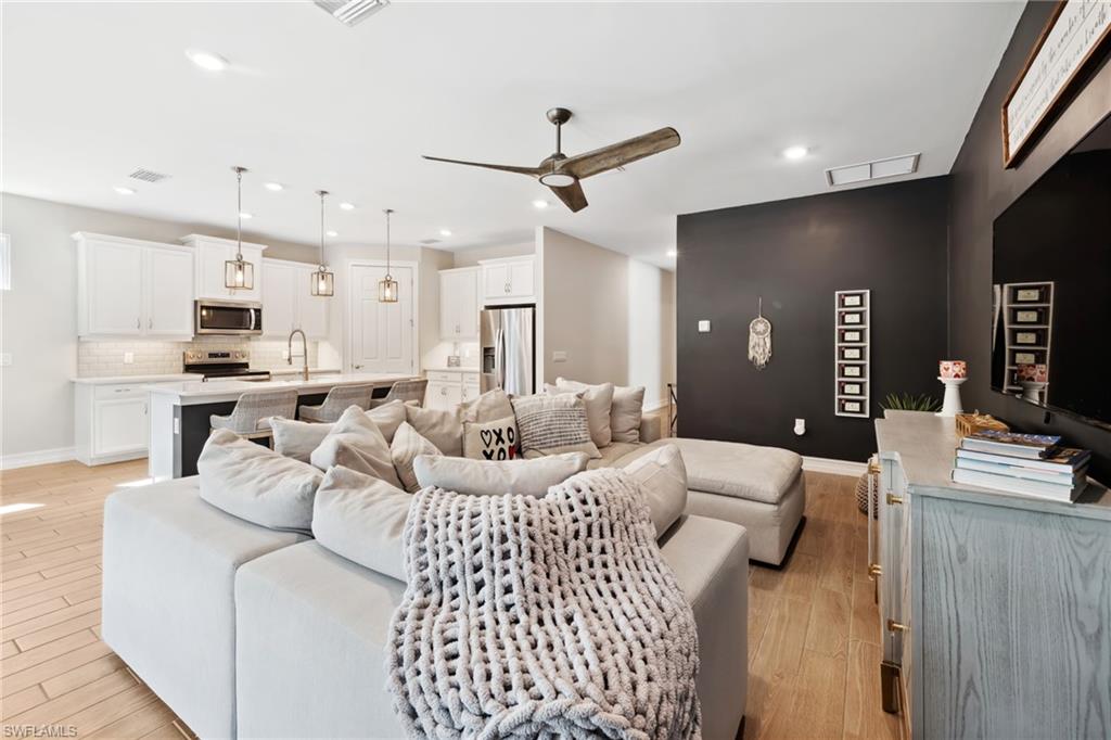 VENETIAN POINTE - Residential