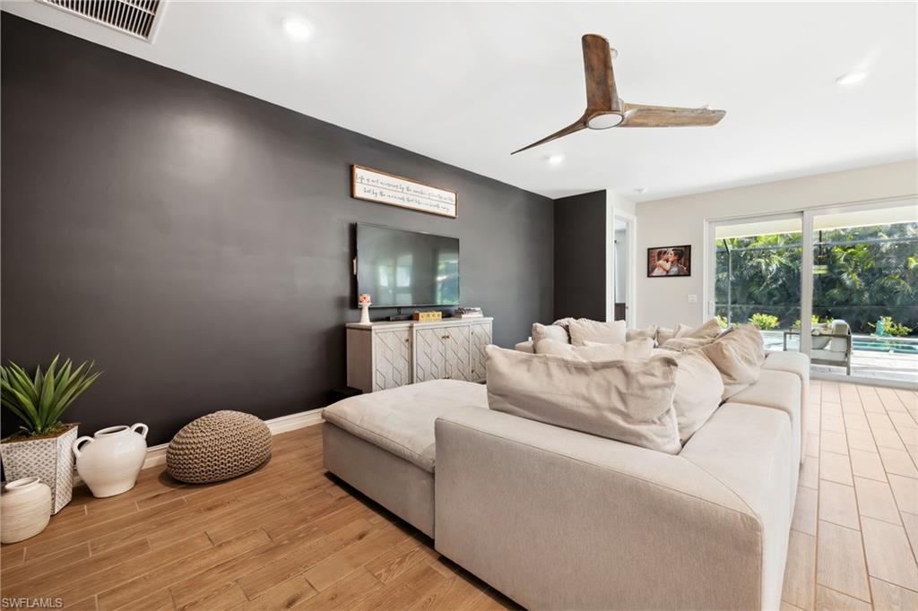 VENETIAN POINTE - Residential