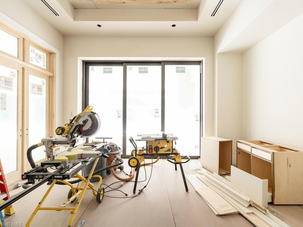 LIVINGSTON WOODS - Residential