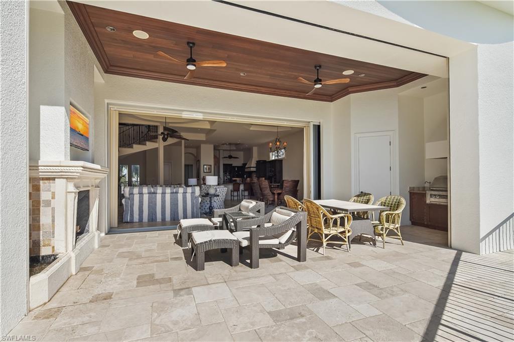 BAREFOOT BEACH - Residential