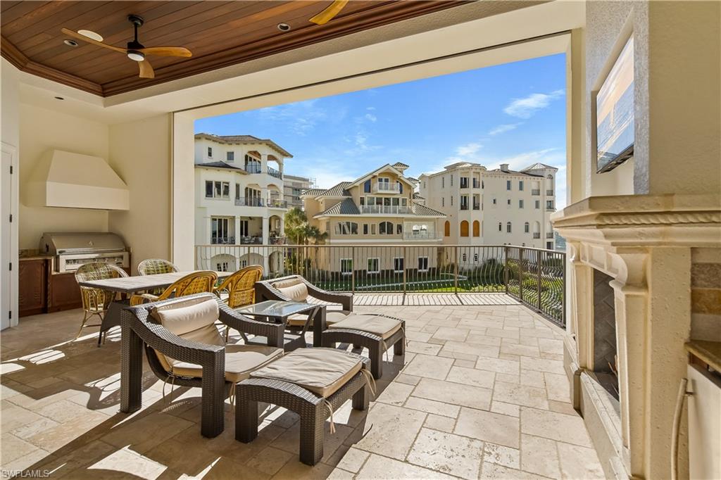 BAREFOOT BEACH - Residential