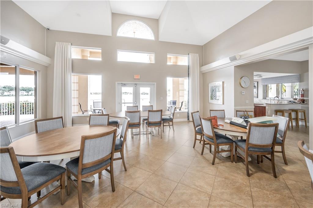 ROYAL VILLAS - Residential