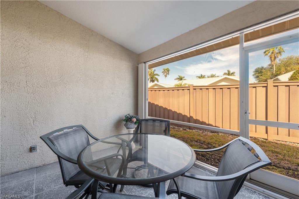 ROYAL VILLAS - Residential