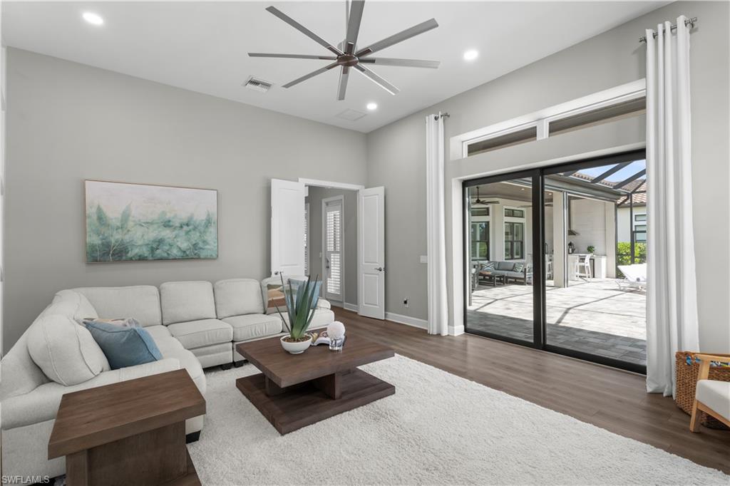 ESPLANADE - Residential