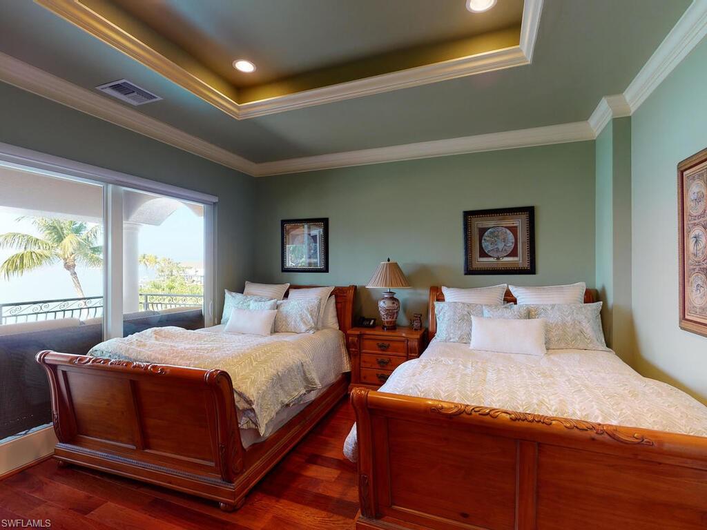 MARCO BEACH - Residential