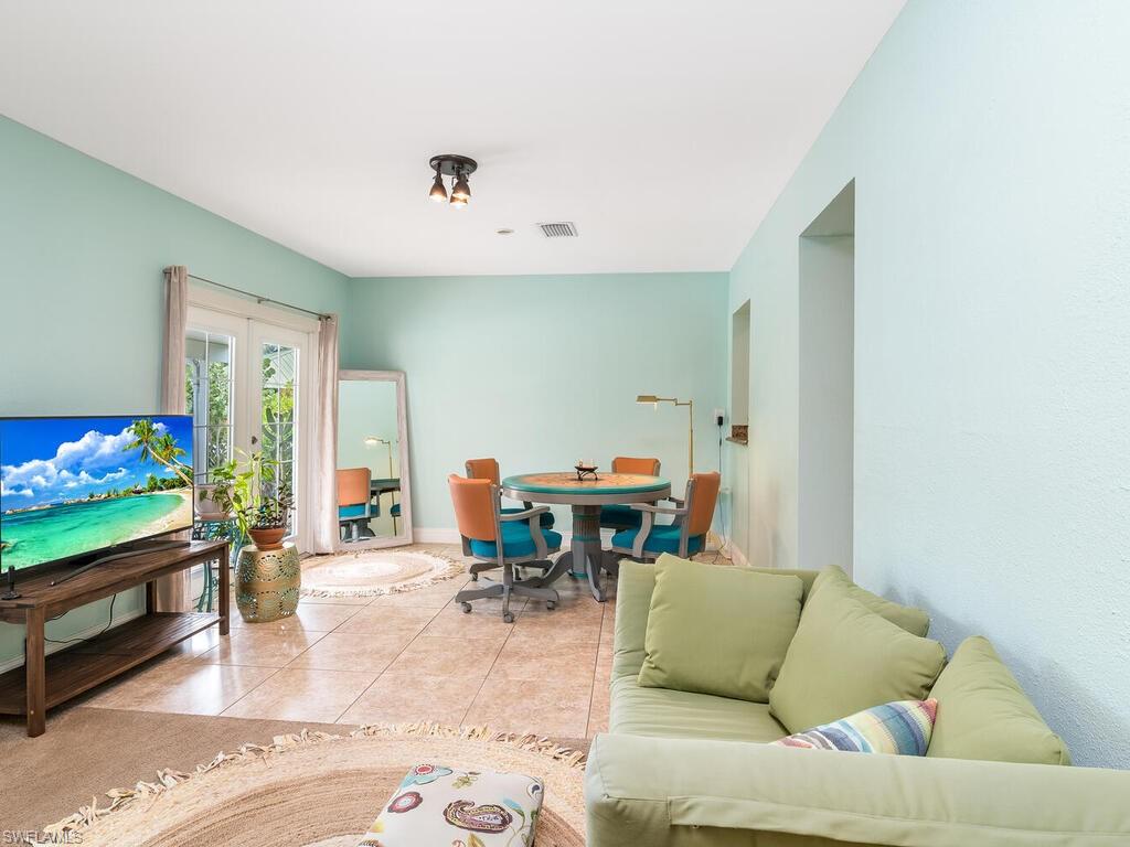 COLONIAL PINES - Residential