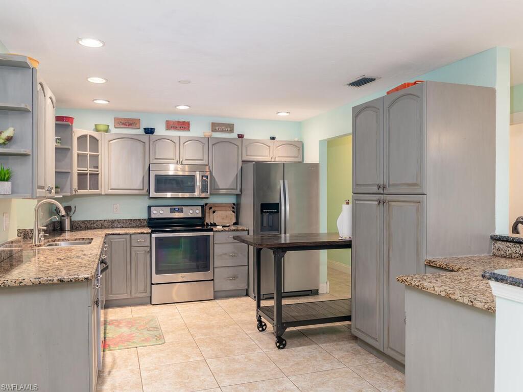 COLONIAL PINES - Residential