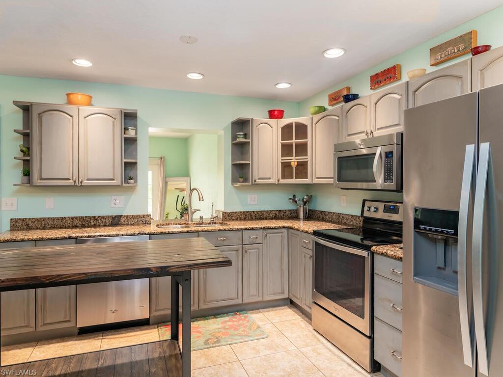 COLONIAL PINES - Residential