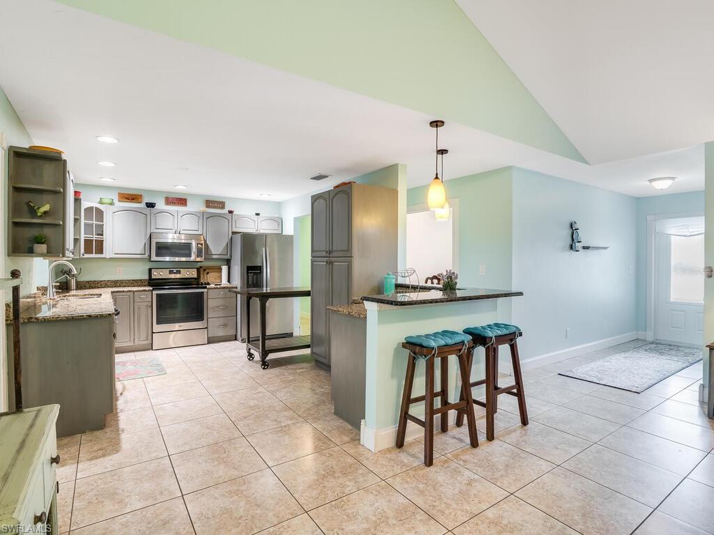 COLONIAL PINES - Residential