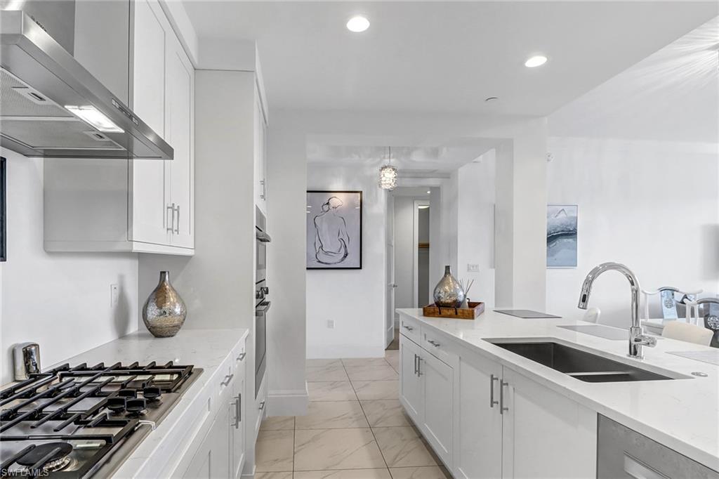 NAPLES SQUARE - Residential Lease