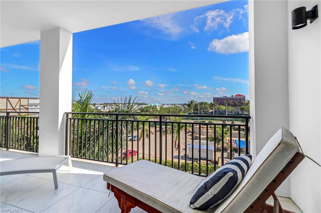 NAPLES SQUARE - Residential Lease