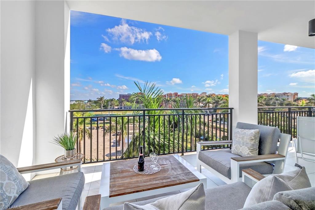 NAPLES SQUARE - Residential Lease