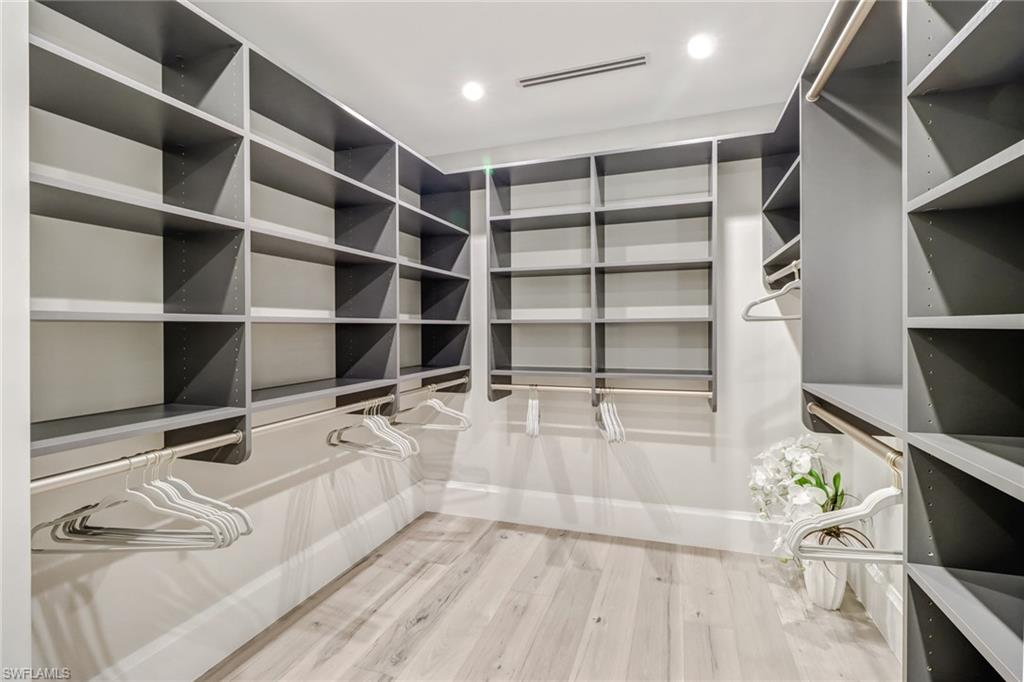 PARK PLAZA - Residential