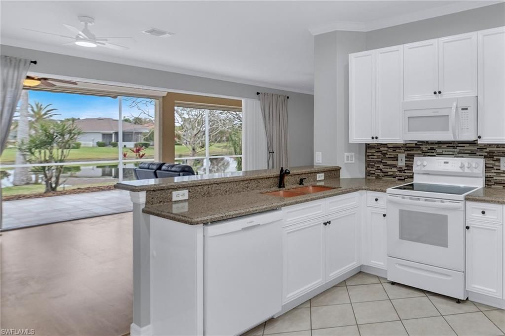 Photo of 11239 Lakeland CIR, FORT MYERS, FL 33913 (MLS # 226005148)