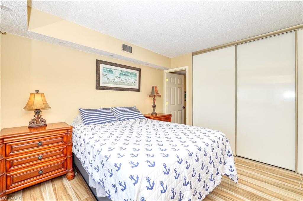 SEVEN LAKES - Residential