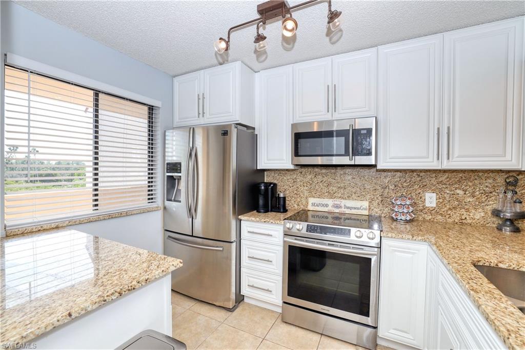 SEVEN LAKES - Residential