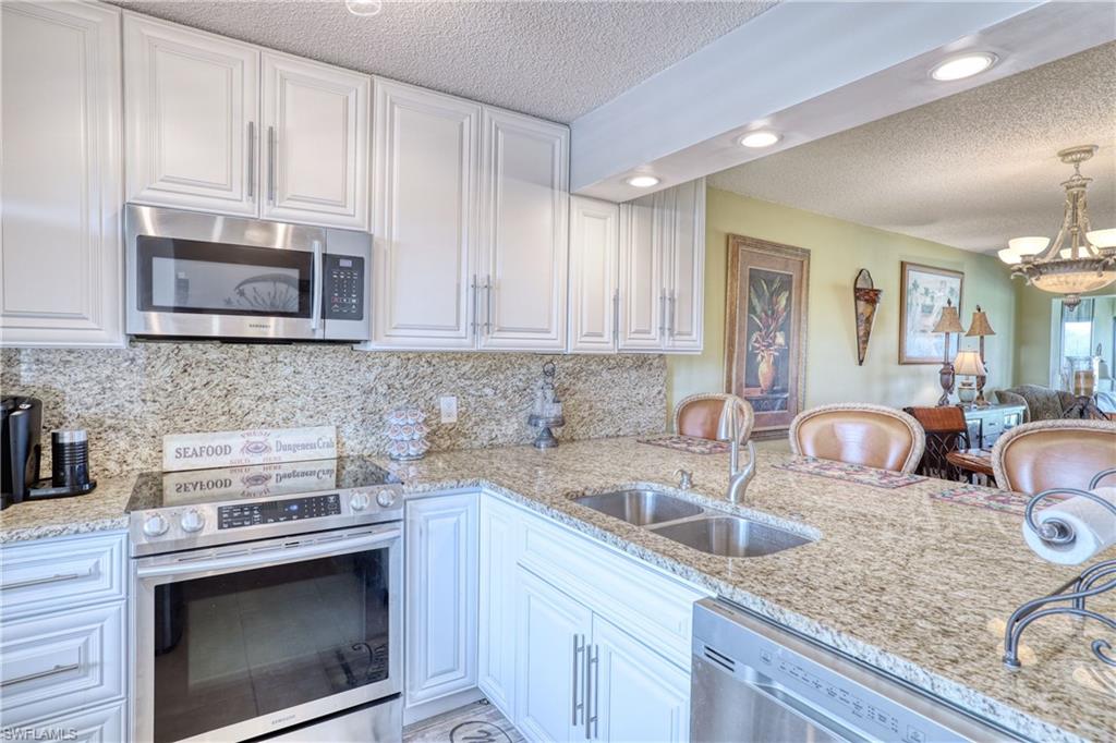 SEVEN LAKES - Residential