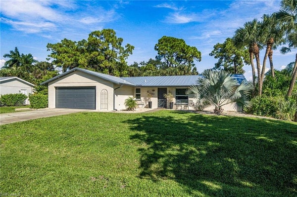 2265 OUTRIGGER LN, NAPLES, FL 34104 - Image 9923af4dfd564dfd775fe2a2a9137c1b/4155989202