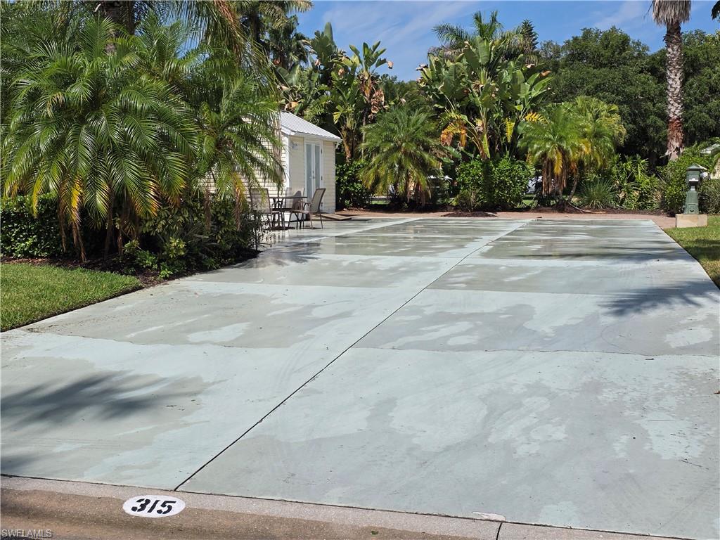 RIVERBEND MOTORCOACH RESORT - Land