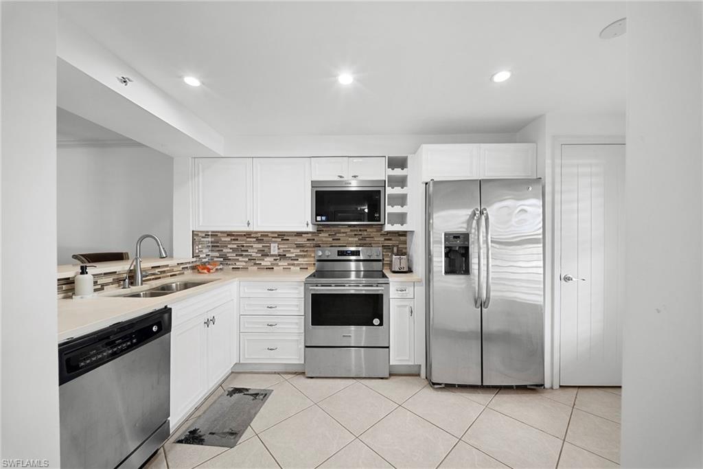 HUNTINGTON LAKES - Residential