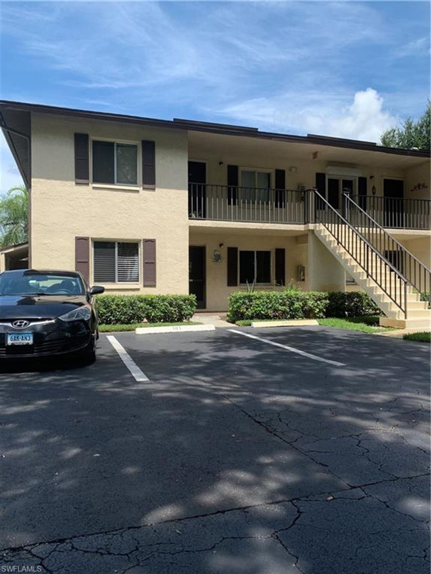 Beautiful Condo with a gorgeous Lanai view with sliding doors from living room. located just a few minutes away from US 41, the beach and 5th avenue. The Amenities comes with BBQ picnic and well maintained community pool.