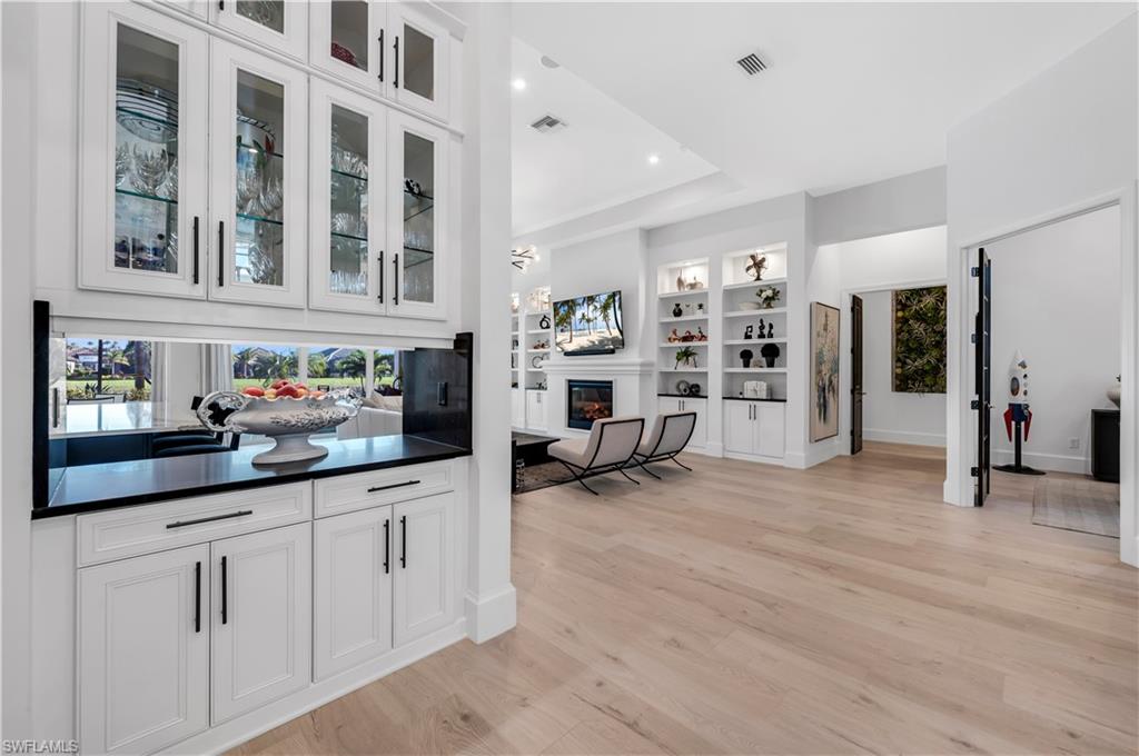 ESPLANADE LAKE CLUB - Residential