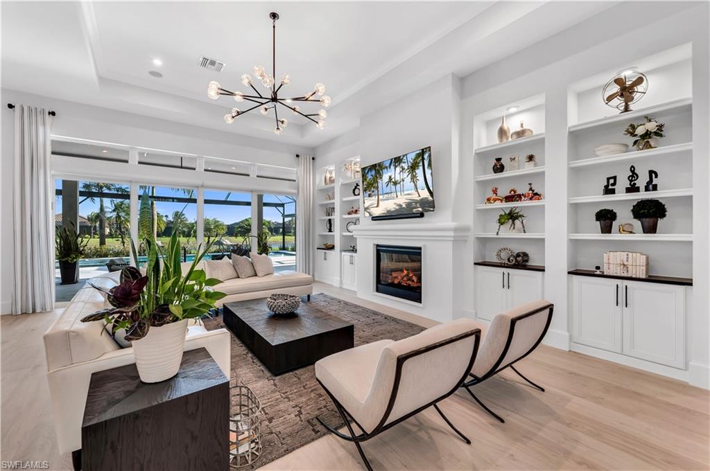 ESPLANADE LAKE CLUB - Residential