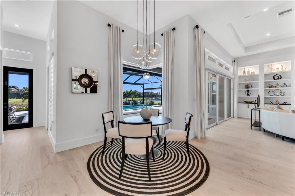 ESPLANADE LAKE CLUB - Residential