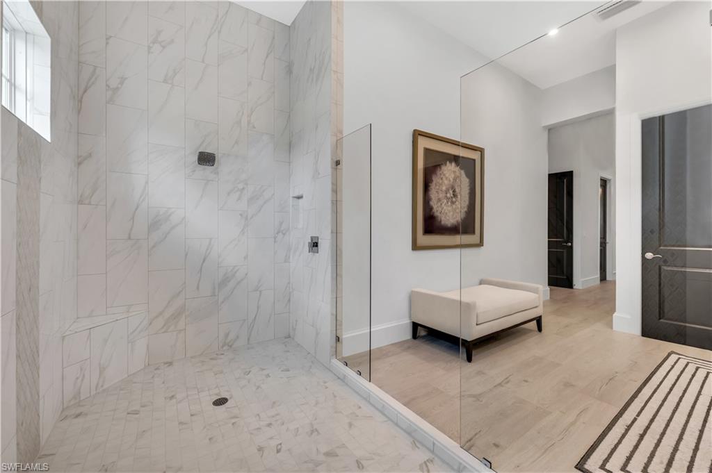 ESPLANADE LAKE CLUB - Residential