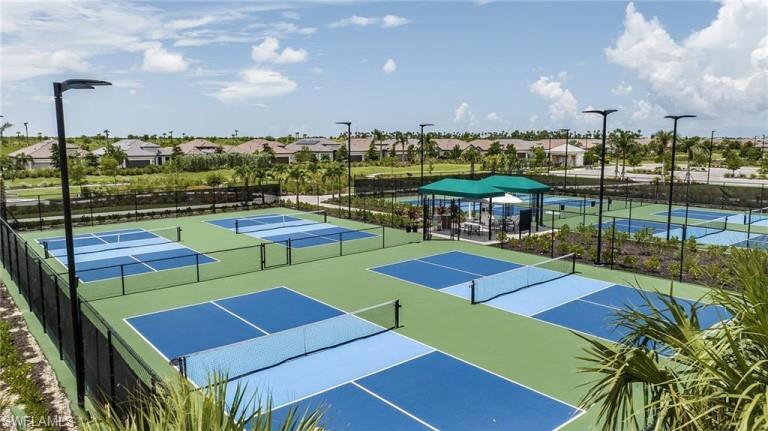 ESPLANADE LAKE CLUB - Residential