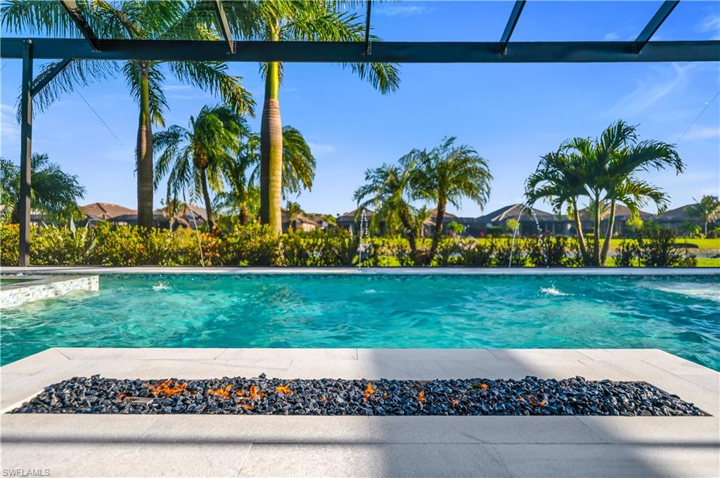 ESPLANADE LAKE CLUB - Residential