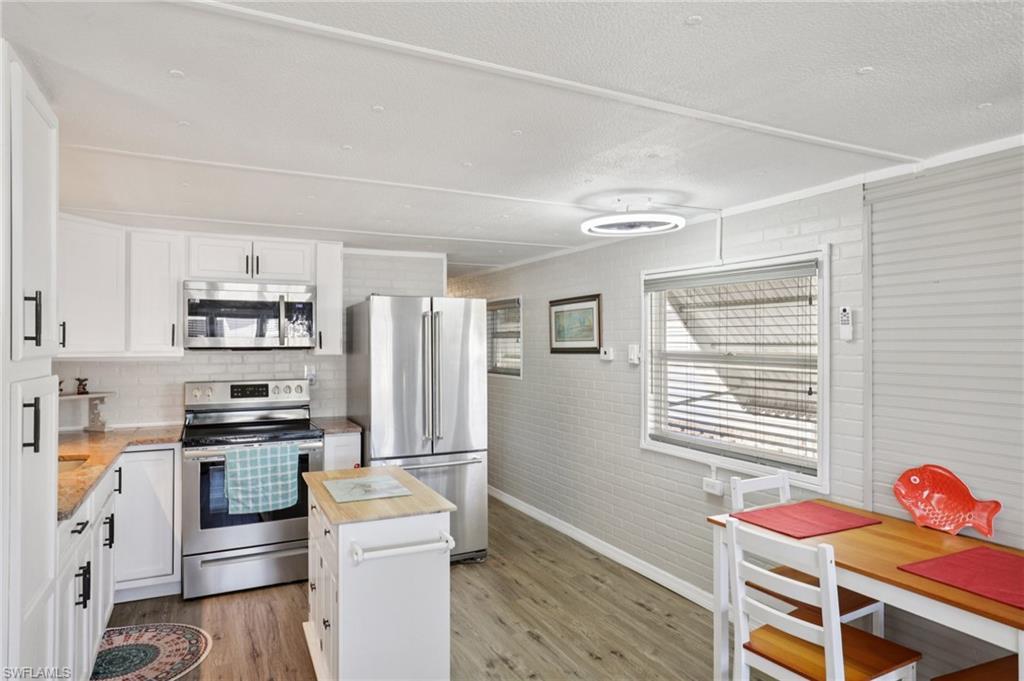 CRYSTAL LAKES - Residential