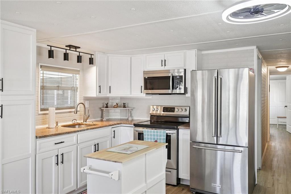 CRYSTAL LAKES - Residential