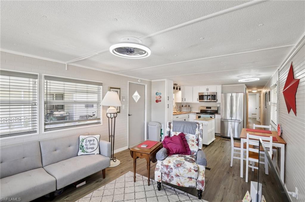 CRYSTAL LAKES - Residential