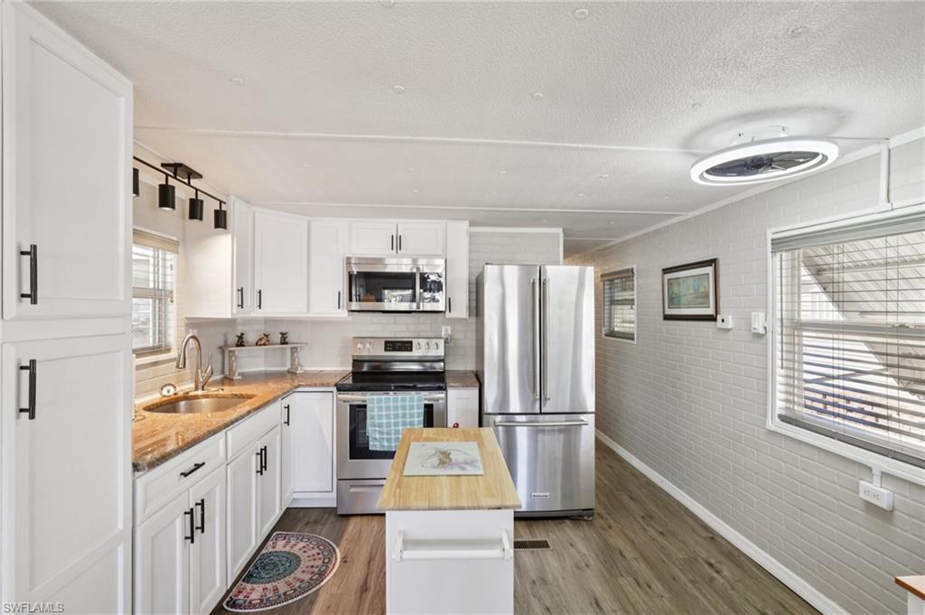 CRYSTAL LAKES - Residential