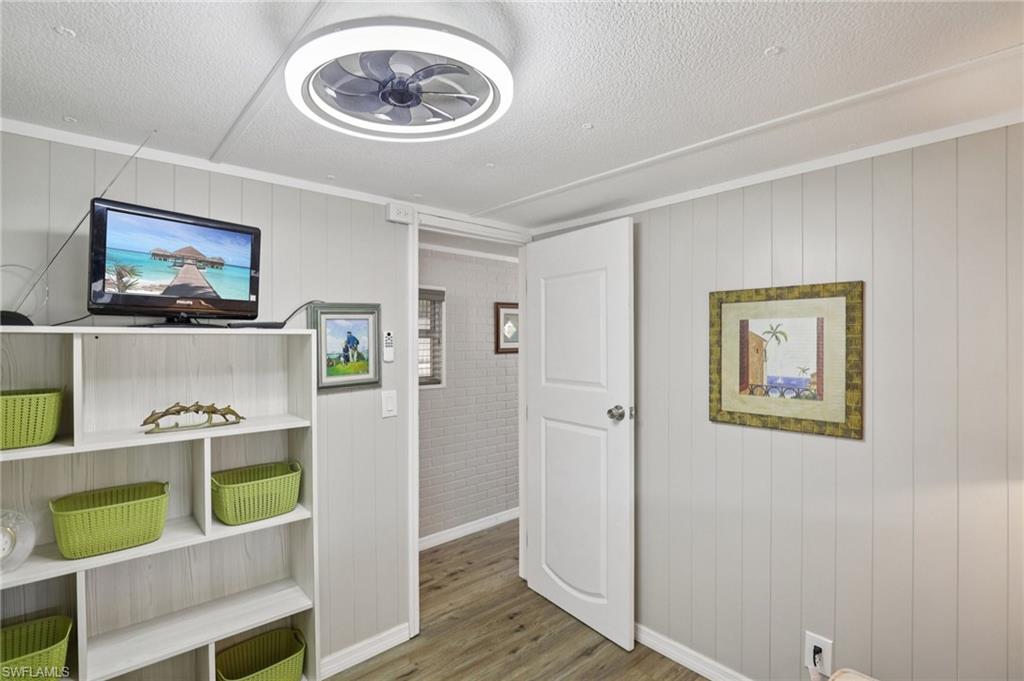 CRYSTAL LAKES - Residential