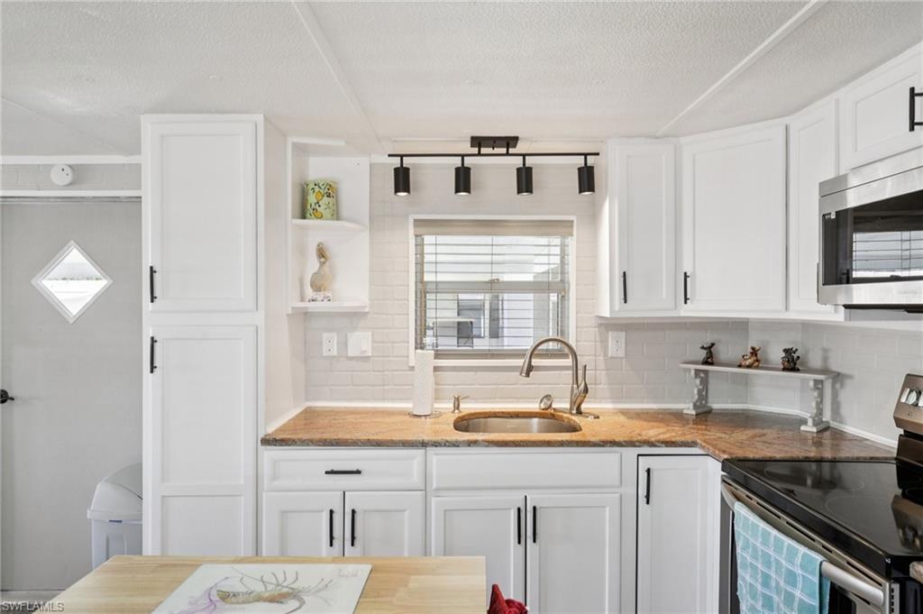 CRYSTAL LAKES - Residential