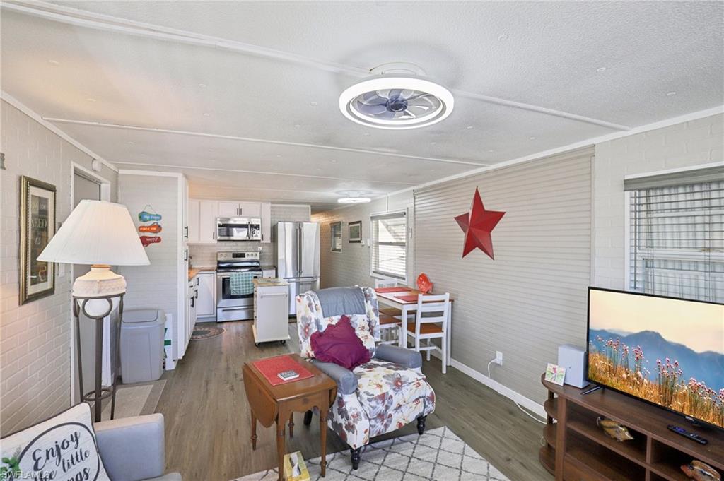 CRYSTAL LAKES - Residential