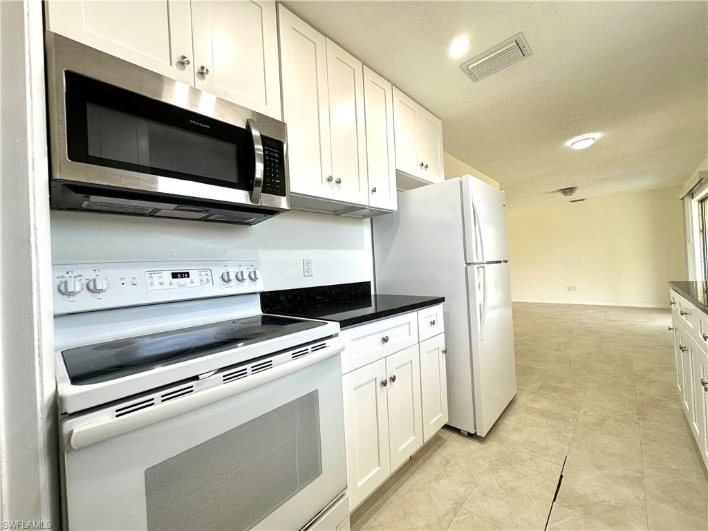 SAN CARLOS PARK - Residential